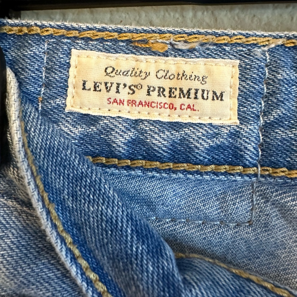 Levi’s Ribcage Denim Shorts - Picture 7 of 7